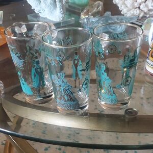 Elegant Glass Tumbler Set with Teal Design
